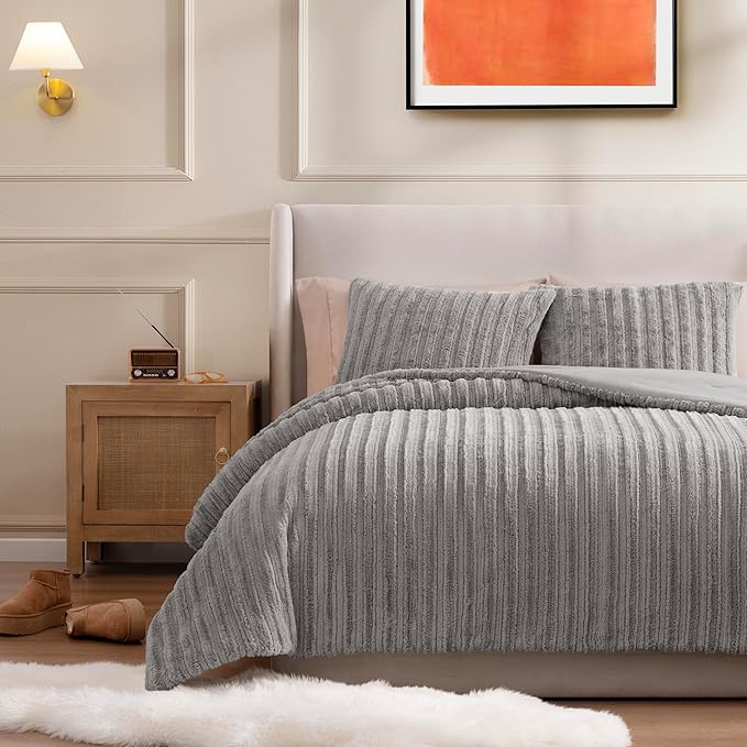 UGG Kenzie Full/Queen Comforter Set with 2 Pillow Shams Plush Faux Fur Bedding Soft Warm Down Alternative Comforter Washable Hypoallergenic Fluffy Blanket Set for Bedroom, Full/Queen Size, Seal Grey