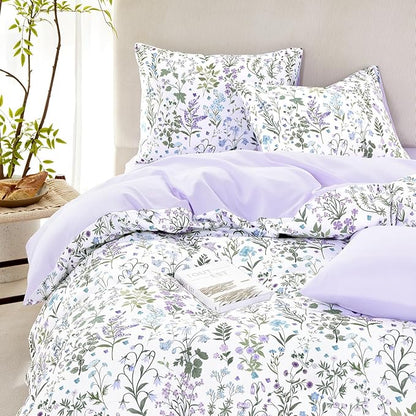 Wake In Cloud - Floral Comforter Set, Shabby Chic Cottage Garden Botanical Flower Style with Elegant Wildflower Pattern, Soft Lightweight Bedding, 3 Pieces, Purple White, Full Size