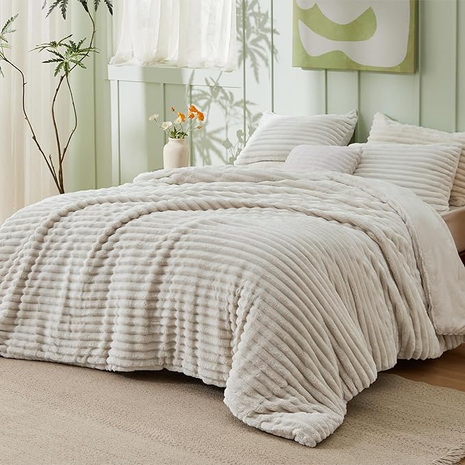 Bedsure Comforter Full Size - GentleSoft™ 3 Pieces Fluffy Double-Side Fleece Comforter Set, Cozy Striped Room Decor Aesthetic, Luxury Linen Full Size Bedding with 2 Pillowcases, 82x86 Inches