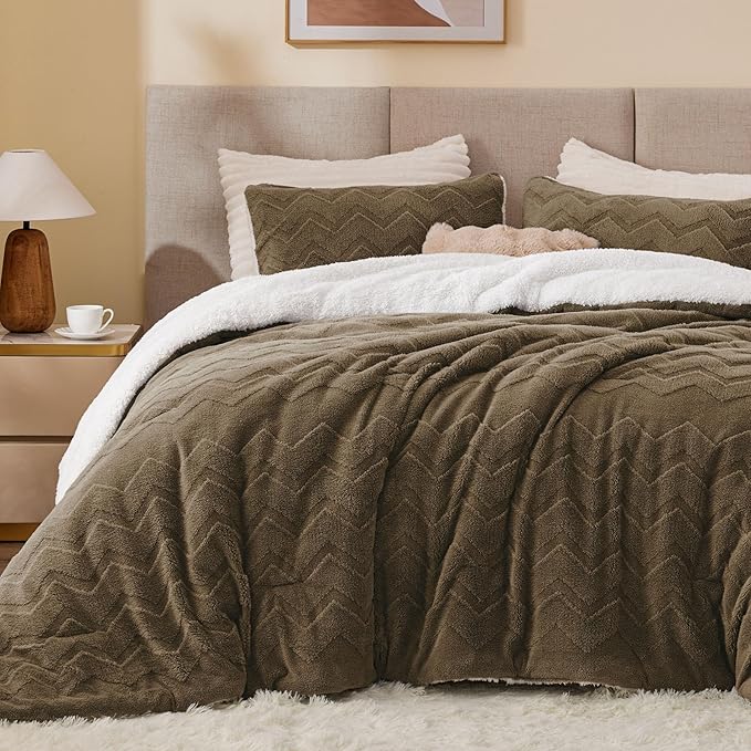 BEDELITE Fluffy King Size Comforter Set - Super Soft Sherpa Brown Comforter for King Size Bed, Luxury Warm Bedding Set for Winter, Fuzzy Bed Set 3 Pieces (1 Comforter, 2 Pillowcases)