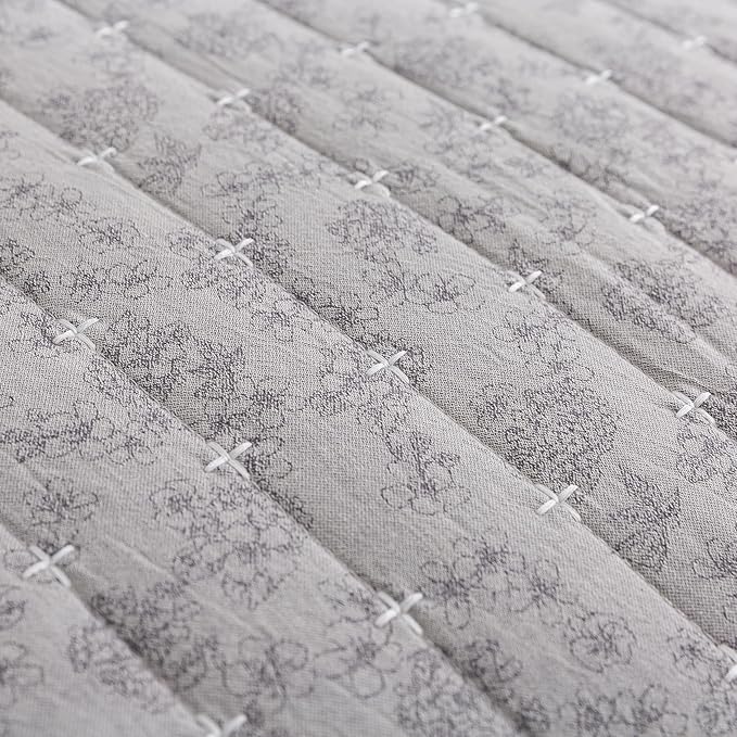 Soul & Lane Gray Whisper Cotton Quilt Set - Twin Size with 1 Sham, Geometric Quilted Comforter, Lightweight Modern Diamond Bedspread in Grey Tones, Diamond Stitched Bedding