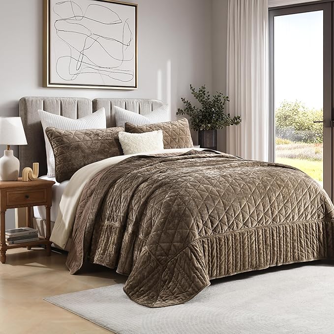 Homzard Velvet California King Size Comforter Set, Mocha Brown Quilt Bedding Set (118”*106”) with 2 Pillow Shams, Patchwork Bedspread Set, Lightweight Bedding Coverlet 3 Piece