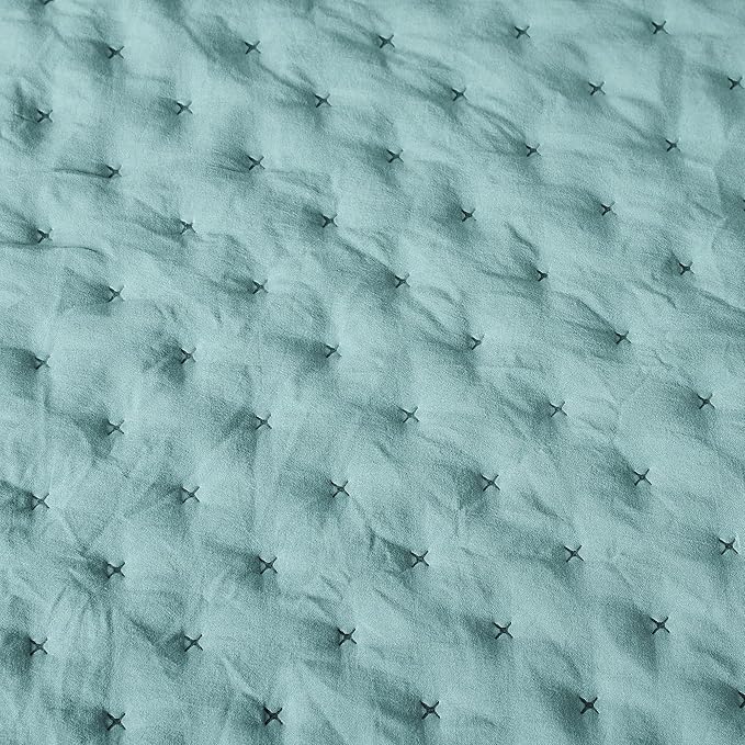 Amazon Basics Brushed Microfiber Quilt Set, Extra Soft with Natural Texture, 2-Piece, Twin/Twin XL, Blue