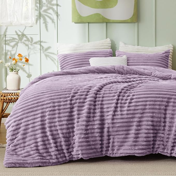 Bedsure King Size Comforter Set - GentleSoft™ 3 Pieces Fluffy Double-Side Fleece Comforter Set, Cozy Striped Room Decor Aesthetic, Luxury Light Purple King Bedding with 2 Pillowcases, 104x90 Inches