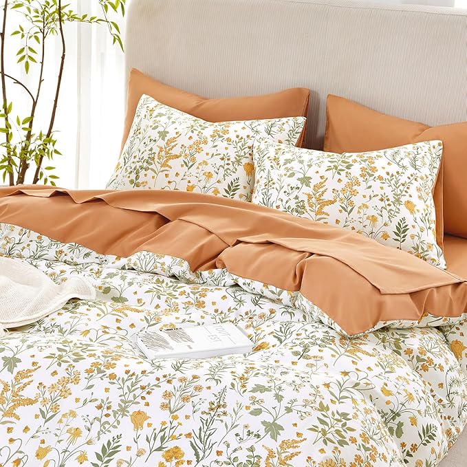 Wake In Cloud - Floral Comforter Set, Shabby Chic Cottage Garden Botanical Flower Style with Elegant Wildflower Pattern, Soft Lightweight Bedding, 3 Pieces, Orange White, Twin/Twin XL Size