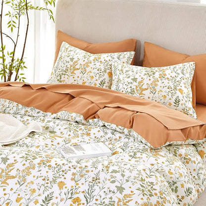 Wake In Cloud - Floral Comforter Set, Shabby Chic Cottage Garden Botanical Flower Style with Elegant Wildflower Pattern, Soft Lightweight Bedding, 3 Pieces, Orange White, Full Size