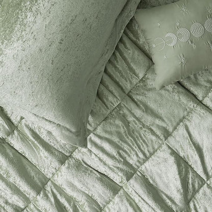 Intelligent Design Comforter Set Velvet Bedding Reversible, All Season, Diamond Quilted Microfiber, Felicia, Twin/Twin XL, Green 3 Piece