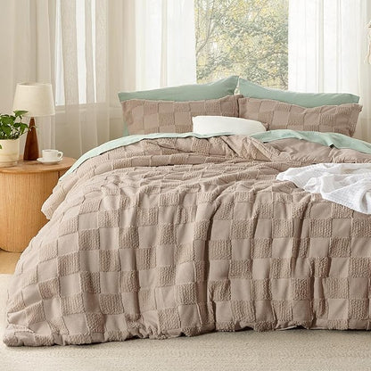 Bedsure Twin/Twin XL Size Comforter Set Khaki, Boho Tufted Bed Set, Checkered Farmhouse Shabby Chic Bedding, 2 Pieces, 1 Plaid Geometric Comforter and 1 Pillow Sham