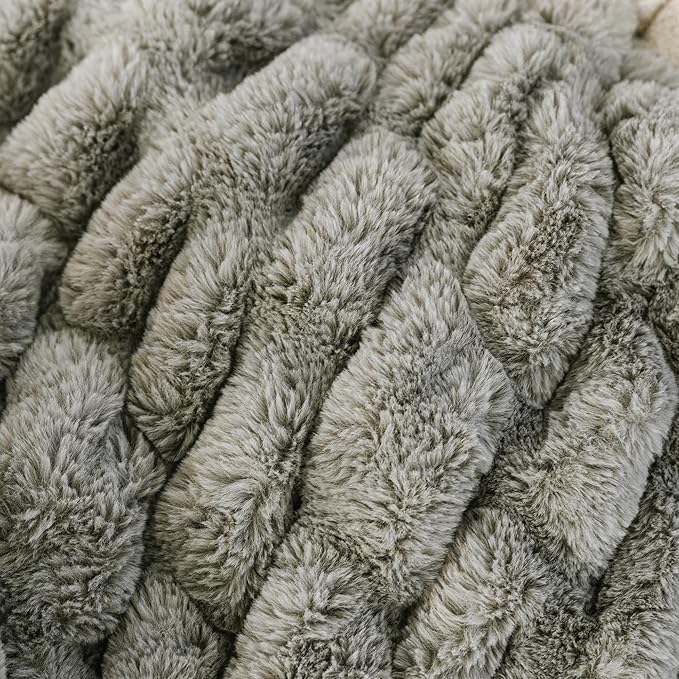 Minky Designs Ash Gray Minky Blanket – Ultra Soft Faux Fur Throw Blanket for Couch, Bed & Home – Fluffy, Warm & Luxurious – Chic Collection (Large, 60x72)