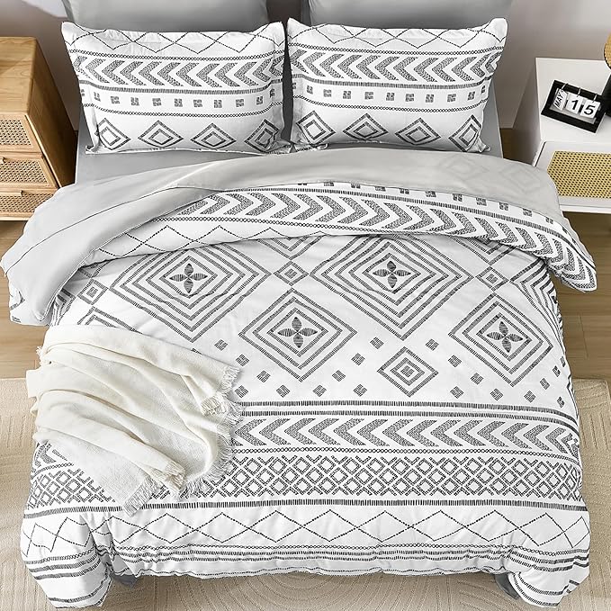 Yiran White Comforter Set Queen Size, 7 Piece Boho Aztec Bedding Set, Bohemian Bed in a Bag Queen, Soft Microfiber Striped Complete Bedding Set with Sheets for All Season