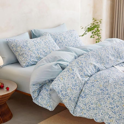 Wake In Cloud - Floral Comforter Set, Cute Vintage Flower Cottagecore Aesthetic for Women Teen Girls, Soft Lightweight Dorm Bedding, 3 Pieces, Light Blue, Twin/Twin XL Size