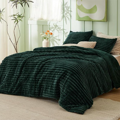 Bedsure King Size Comforter Set - GentleSoft™ 3 Pieces Fluffy Double-Side Fleece Comforter Set, Cozy Striped Room Decor Aesthetic, Luxury Emerald King Bedding with 2 Pillowcases, 104x90 Inches