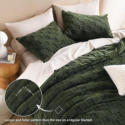 Litanika Fluffy Full Size Comforter Set Olive Green，3 Pieces Warm Sherpa Fleece Winter Bedding Set, Jacquard Checkered Plush Fuzzy Bed Set(1 Comforter, 2 Pillowcases)