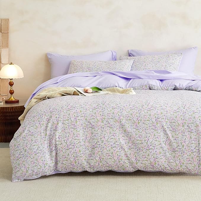 Wake In Cloud - Floral Comforter Set, Cute Vintage Flower Cottagecore Aesthetic for Women Teen Girls, Soft Lightweight Dorm Bedding, 3 Pieces, Lilac, Queen Size