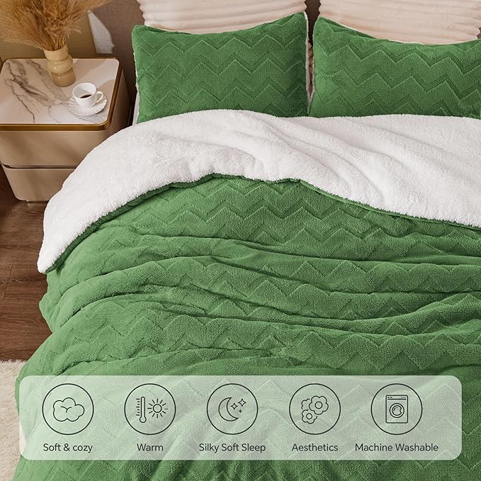 BEDELITE Fluffy Queen Comforter Set - Super Soft Sherpa Sage Green Comforter for Queen Size Bed, Luxury Warm Bedding Set for Winter, Fuzzy Bed Set 3 Pieces (1 Comforter, 2 Pillowcases)