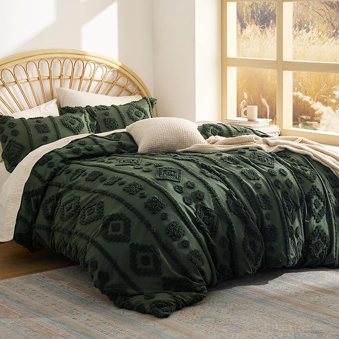 Bedsure Boho Tufted Green Comforter Set Queen Size, GentleSoft™ 3 Pieces Boho Farmhouse Decor Bedding, Exquisite Shabby Chic Bedding for All Seasons, 1 Bed Comforter, 2 Pillow Shams, 90x90 Inches
