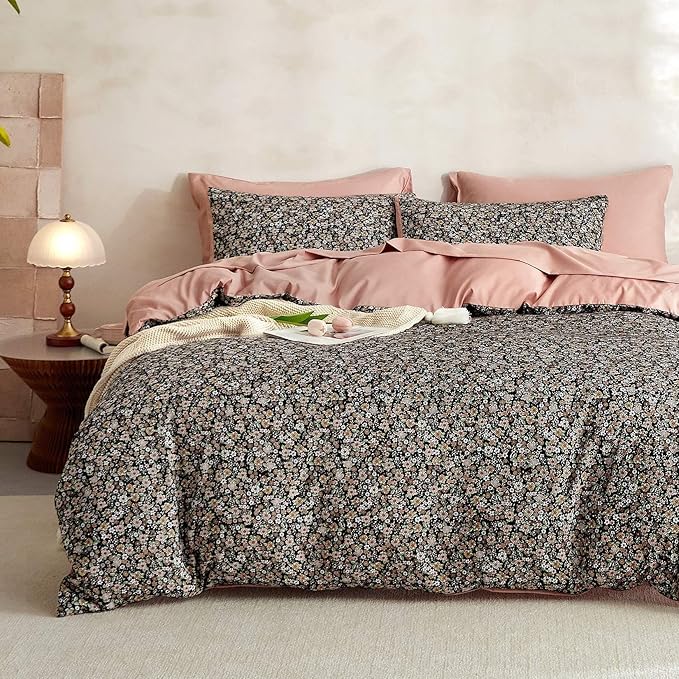 Wake In Cloud - Floral Comforter Set, Cute Vintage Flower Cottagecore Aesthetic for Women Teen Girls, Soft Lightweight Dorm Bedding, 3 Pieces, Black, Queen Size