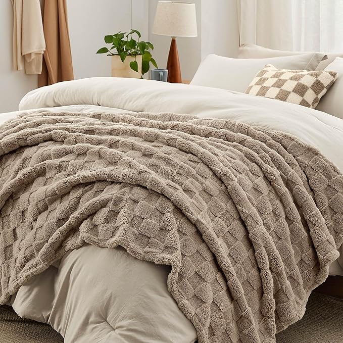 Bedsure Comforter King Size 5 Pieces - King Size Comforter Set with Checkered Throw Blanket and Decorative Pillow, Lightweiget Bedding, All Season Bedding Sets, Linen Beige