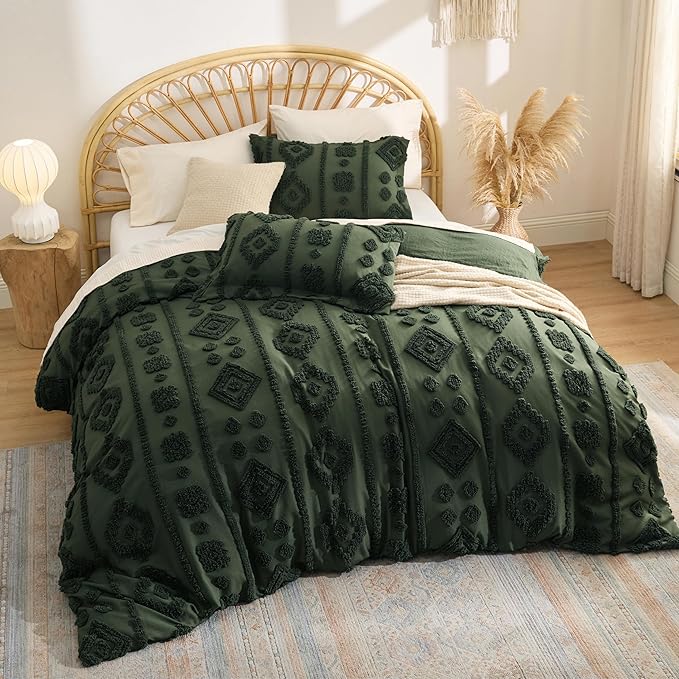 Bedsure Boho Tufted Green Comforter Set Queen Size, GentleSoft™ 3 Pieces Boho Farmhouse Decor Bedding, Exquisite Shabby Chic Bedding for All Seasons, 1 Bed Comforter, 2 Pillow Shams, 90x90 Inches