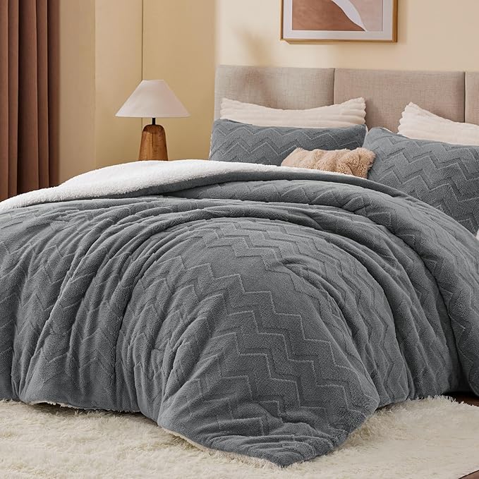 BEDELITE Fluffy California King Size Comforter Set - Super Soft Sherpa Grey Comforter for Full Size Bed, Luxury Warm Bedding Set for Winter, Fuzzy Bed Set 3 Pieces (1 Comforter, 2 Pillowcases)