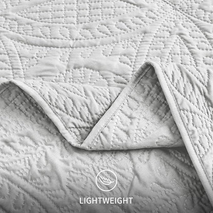 Love's cabin Twin Quilt Bedding Set Light Grey Bedspreads - Soft Bed Summer Lightweight Bedspread Comforter - Coin Pattern Bedding Coverlet for All Season - 2 Pieces (1 Quilt, 1 Pillow Sham)