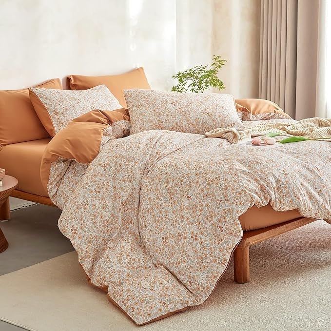 Wake In Cloud - Floral Comforter Set, Cute Vintage Flower Cottagecore Aesthetic for Women Teen Girls, Soft Lightweight Dorm Bedding, 3 Pieces, Cream Orange, Twin/Twin XL Size