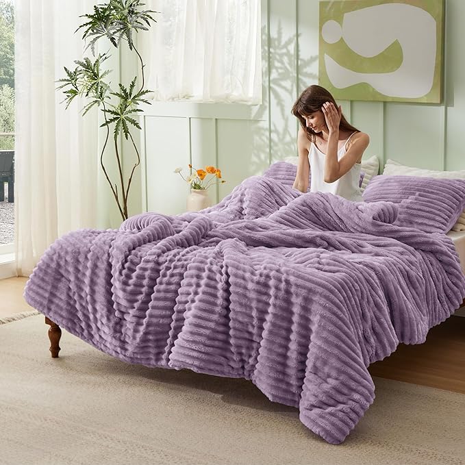 Bedsure King Size Comforter Set - GentleSoft™ 3 Pieces Fluffy Double-Side Fleece Comforter Set, Cozy Striped Room Decor Aesthetic, Luxury Light Purple King Bedding with 2 Pillowcases, 104x90 Inches