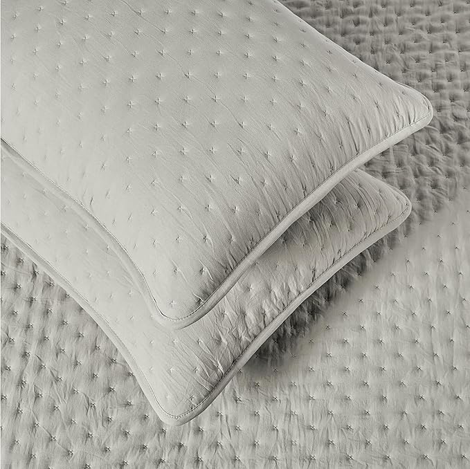 Amazon Basics Brushed Microfiber Quilt Set, Extra Soft with Natural Texture, 3-Piece, Queen/Full, Grey