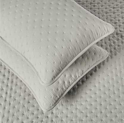 Amazon Basics Brushed Microfiber Quilt Set, Extra Soft with Natural Texture, 3-Piece, Queen/Full, Grey