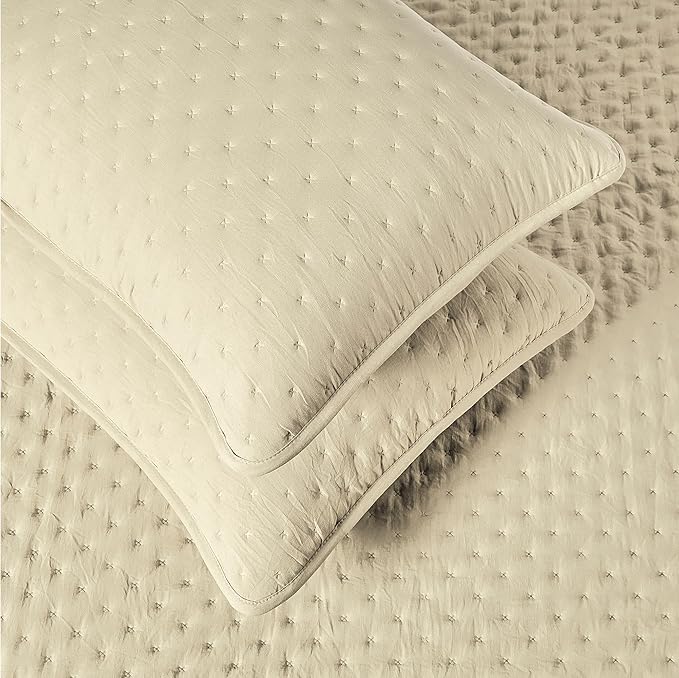 Amazon Basics Brushed Microfiber Quilt Set, Extra Soft with Natural Texture, 3-Piece, King, Beige