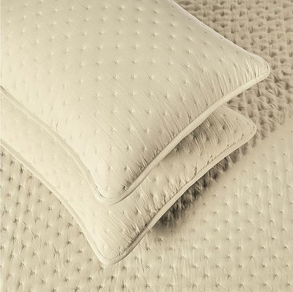 Amazon Basics Brushed Microfiber Quilt Set, Extra Soft with Natural Texture, 3-Piece, King, Beige