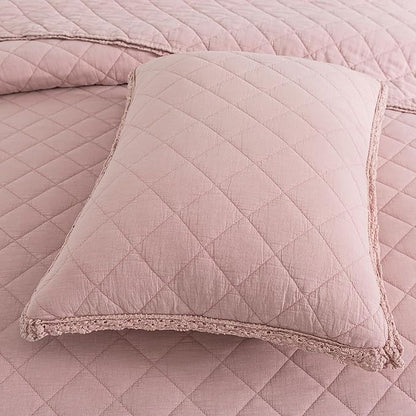 Soul & Lane Blush Diamond Cotton Quilt Set - King Size with 2 Shams, Shabby Chic Quilted Comforter, Lightweight Romantic Diamond Pattern Bedspread in Soft Pink, Scalloped Edge Bedding with Lace Trim