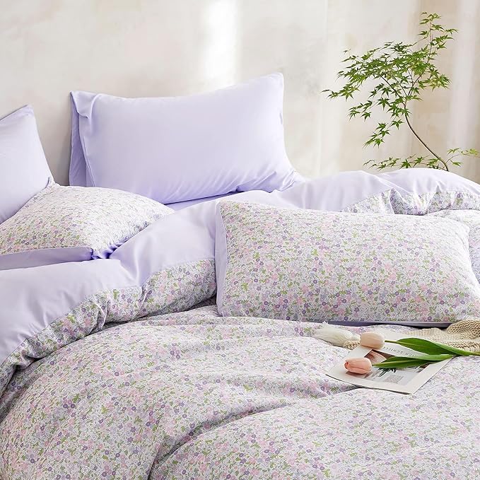 Wake In Cloud - Floral Comforter Set, Cute Vintage Flower Cottagecore Aesthetic for Women Teen Girls, Soft Lightweight Dorm Bedding, 3 Pieces, Lilac, Queen Size