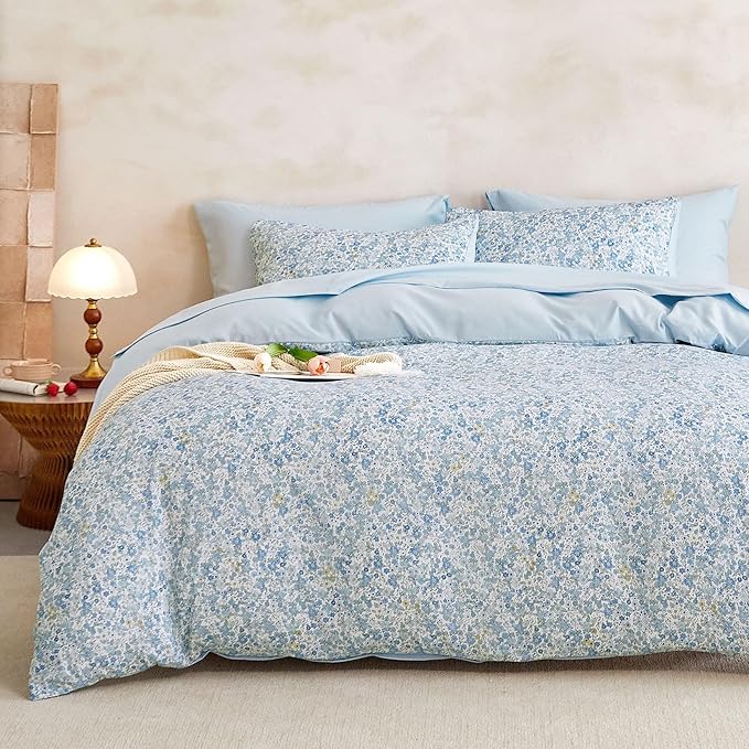 Wake In Cloud - Floral Comforter Set, Cute Vintage Flower Cottagecore Aesthetic for Women Teen Girls, Soft Lightweight Dorm Bedding, 3 Pieces, Light Blue, Twin/Twin XL Size