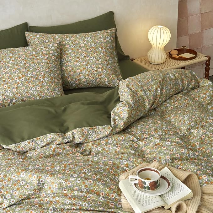 Wake In Cloud - Floral Comforter Set, Cute Vintage Flower Cottagecore Aesthetic for Women Teen Girls, Soft Lightweight Dorm Bedding, 3 Pieces, Olive Green, Queen Size