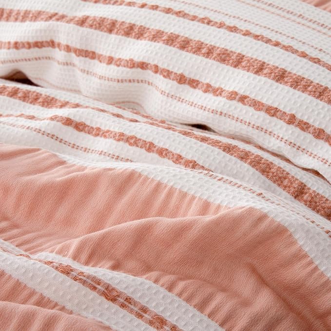 Amazon Basics Comforter Set, 3-Piece Jacquard Microfiber Comforter and 2 Pillow Shams, All-Season Bedding, Full, Pink Striped