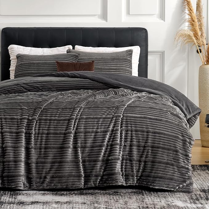 Amélie Home Luxury Flannel Fleece Twin Comforter Set,Soft Warm Striped Plush Bedding Set for Winter, 3 Pieces, 1 Cozy Comforter with 2 Pillowcases, Charcoal Gray, 68"x90"