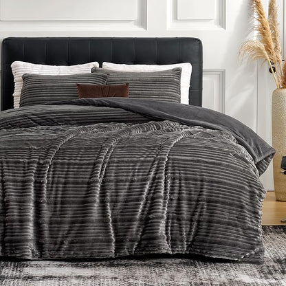Amélie Home Luxury Flannel Fleece Twin Comforter Set,Soft Warm Striped Plush Bedding Set for Winter, 3 Pieces, 1 Cozy Comforter with 2 Pillowcases, Charcoal Gray, 68"x90"
