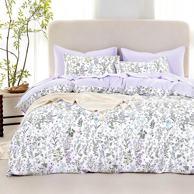 Wake In Cloud - Floral Comforter Set, Shabby Chic Cottage Garden Botanical Flower Style with Elegant Wildflower Pattern, Soft Lightweight Bedding, 3 Pieces, Purple White, Queen Size