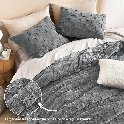 Litanika Fluffy Full Size Comforter Set Light Grey，3 Pieces Warm Sherpa Fleece Winter Bedding Set, Jacquard Checkered Plush Fuzzy Bed Set(1 Comforter, 2 Pillowcases)