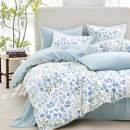 Wake In Cloud - Floral Comforter Set, Farmhouse Cottagecore Style with Romantic Garden Wildflowers and Leaves Pattern, Soft Lightweight Bedding, 3 Pieces, Blue White, Twin/Twin XL Size