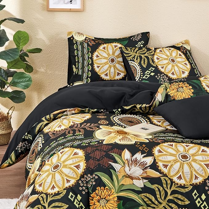 Wake In Cloud - Boho Comforter Set, Floral Farmhouse Botanical Western Style with Colorful Flowers and Tropical Leaves, Soft Lightweight Bedding, 3 Pieces, Amber Black, Full Size