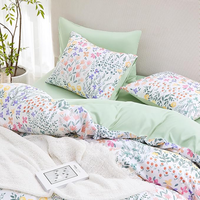 Wake In Cloud - Floral Comforter Set, Farmhouse Cottagecore Style with Romantic Garden Wildflowers and Leaves Pattern, Soft Lightweight Bedding, 3 Pieces, Sage Green, Twin/Twin XL Size