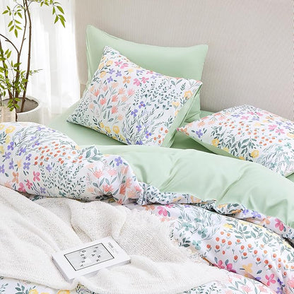 Wake In Cloud - Floral Comforter Set, Farmhouse Cottagecore Style with Romantic Garden Wildflowers and Leaves Pattern, Soft Lightweight Bedding, 3 Pieces, Sage Green, Twin/Twin XL Size