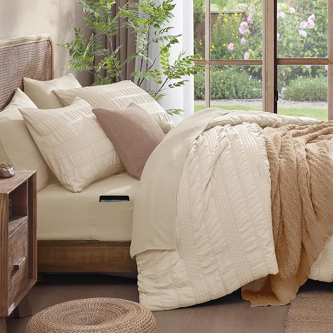 CASAAGUSTO King Size Comforter Set, 7 Pieces Beige Seersucker Bed in a Bag King Soft All Seasons, King Bedding Sets with Comforter, Flat Sheet, Fitted Sheet, 2 Pillow Shams, 2 Pillowcases