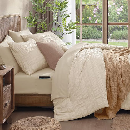 CASAAGUSTO King Size Comforter Set, 7 Pieces Beige Seersucker Bed in a Bag King Soft All Seasons, King Bedding Sets with Comforter, Flat Sheet, Fitted Sheet, 2 Pillow Shams, 2 Pillowcases