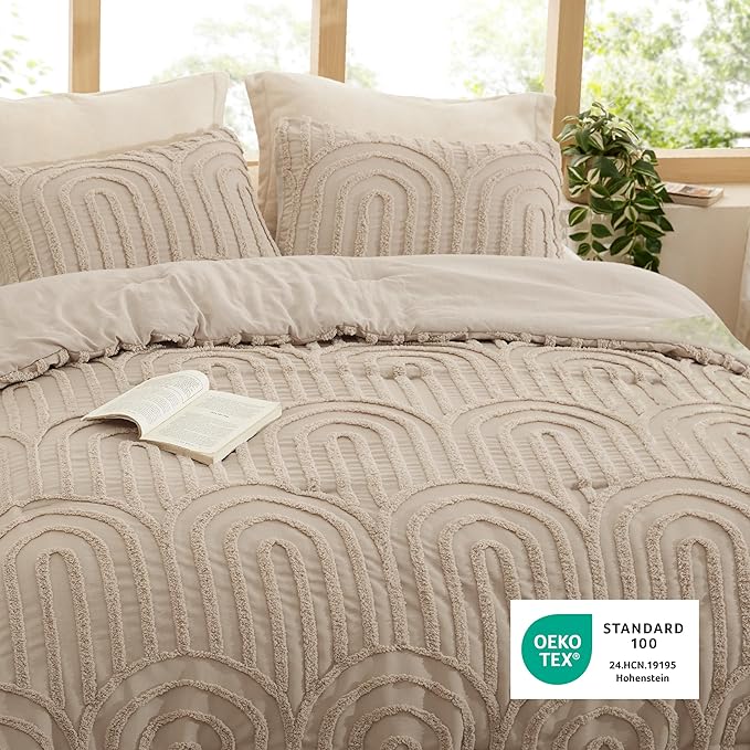 Bedsure Boho Tufted Khaki Comforter King Size, GentleSoft™ 3 Pieces Boho Farmhouse Decor Bedding, Arch Shabby Chic Bedding for All Seasons, 1 Bed Comforter, 2 Pillow Shams, 104x90 Inches