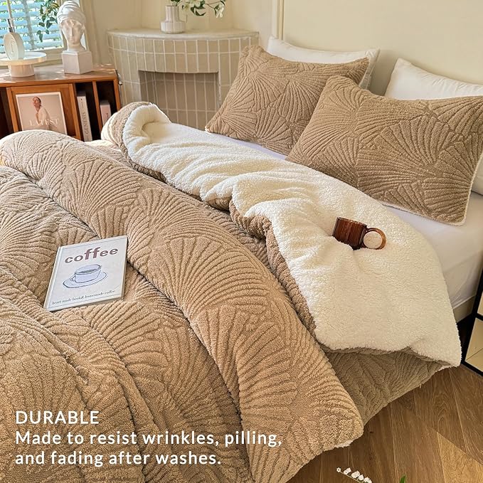 Seashell Jacquard Sherpa Comforter Set Warm Cozy Premium Bedding 3 Pieces, King Size Geometric Pattern Quilt Comforter with 2 Pillowcases(104"X90" Beige)