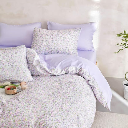 Wake In Cloud - Floral Comforter Set, Cute Vintage Flower Cottagecore Aesthetic for Women Teen Girls, Soft Lightweight Dorm Bedding, 3 Pieces, Lilac, Queen Size