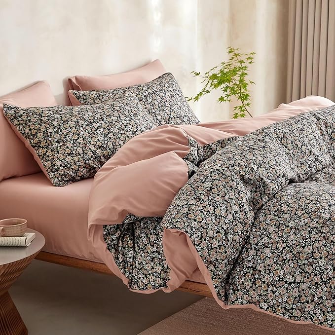 Wake In Cloud - Floral Comforter Set, Cute Vintage Flower Cottagecore Aesthetic for Women Teen Girls, Soft Lightweight Dorm Bedding, 3 Pieces, Black, Twin/Twin XL Size